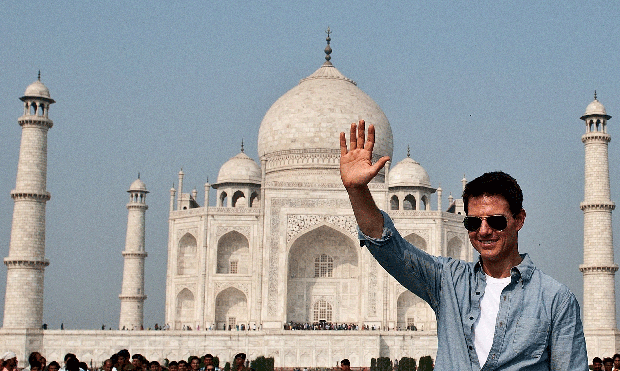 009-tom-cruise-taj134611266.gif 