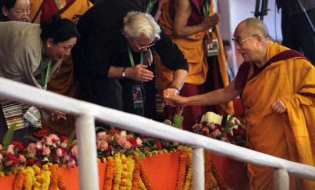 008-gere--at-festival-AP120.gif 