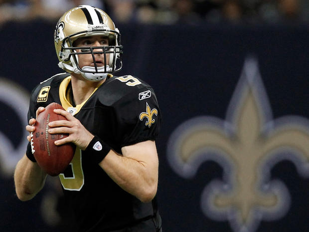 Drew Brees drops back to pass  