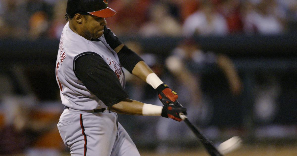 Barry Larkin elected to baseball Hall of Fame - CBS News