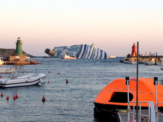 costa-concordia-luxury-cruise-ship-crash-in-italy-15.jpg 