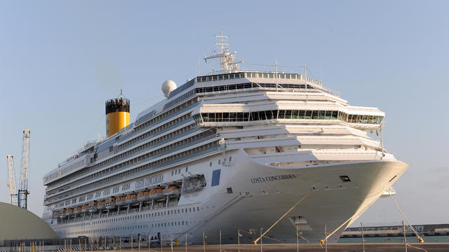 costa-concordia-luxury-cruise-ship-crash-in-italy-1.jpg 