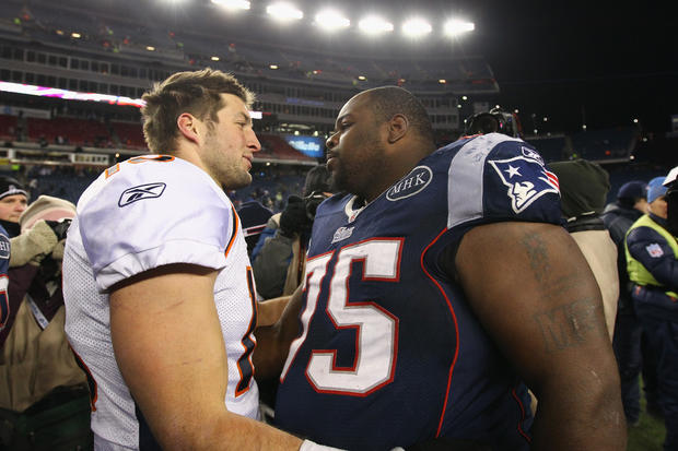 wilfork-and-tebow.jpg 