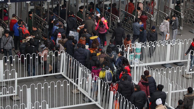 Passengers line up at Beijing West Railway Station 