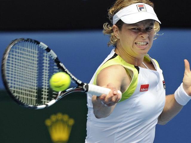 Kim Clijsters returns a ball to Stephanie Foretz Gacon  