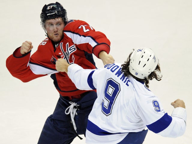 Karl Alzner fights with Steve Downie 