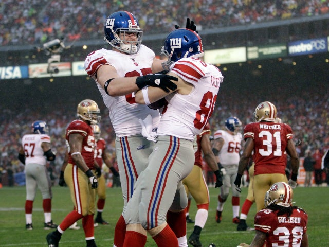  Jake Ballard celebrates with Bear Pascoe 