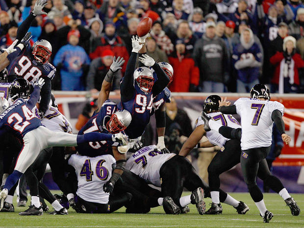 Billy Cundiff misses a 32 yard field goal in the closing seconds 