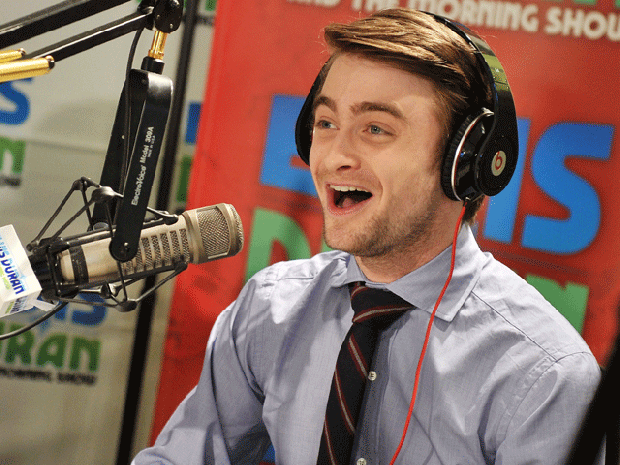 001-radcliffe-on-the-radio.gif 
