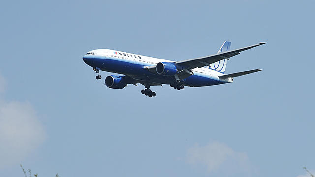 united-airlines-0202.jpg 