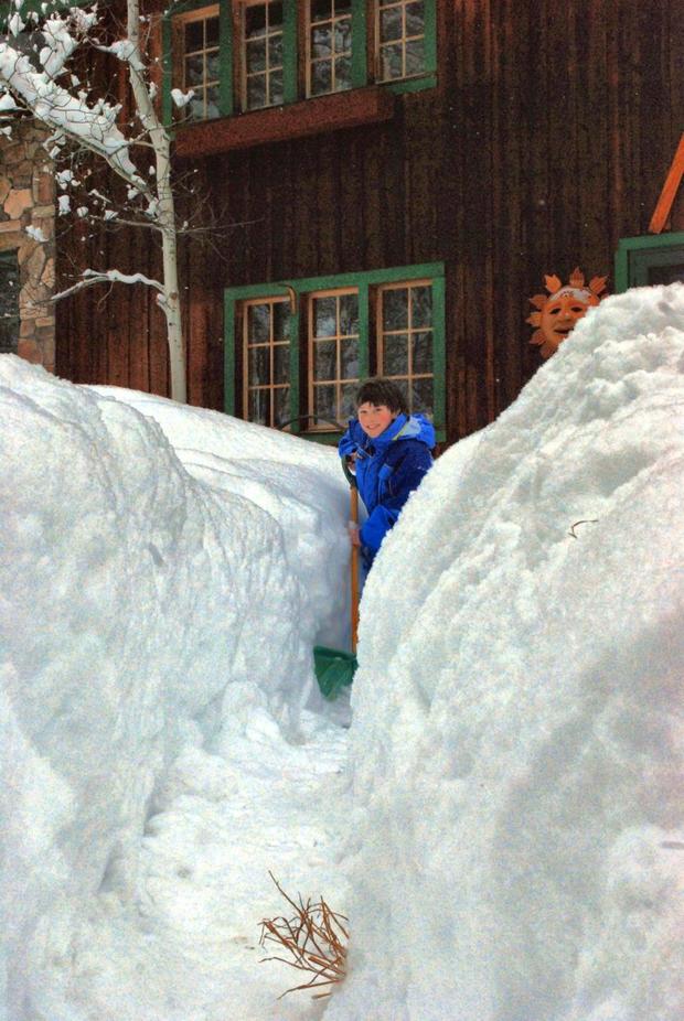aidan_shoveling_snow_february_4th_2012.jpg 