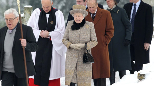 120205-Queen_Elizabeth_II-AP120205015783.jpg 