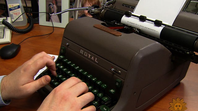 sm_0205_TYPEWRITER.jpg 