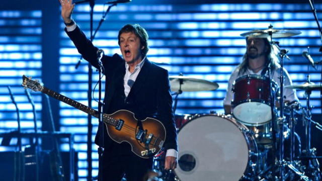 paul-mccartney-and-dave-grohl-grammys.jpg 