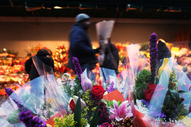 New Yorkers Buy Flowers For Valentine's Day 