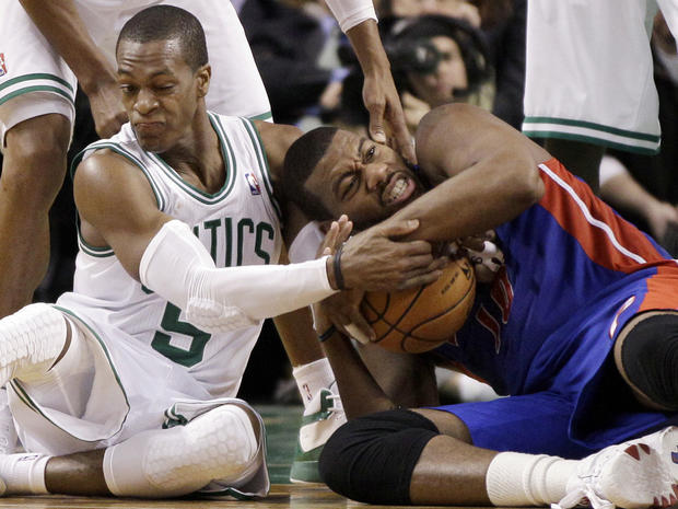 Greg Monroe fights for control of the ball against Rajon Rondo 