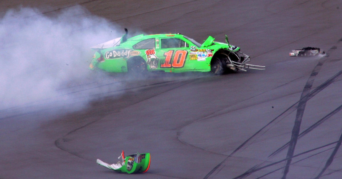 Danica Patrick crashes in Daytona qualifier CBS News(02)