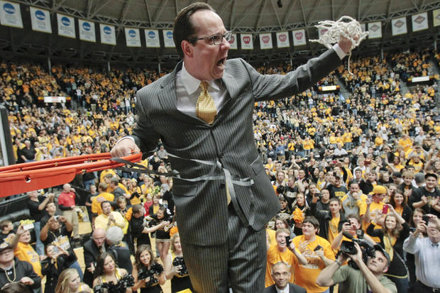 Gregg Marshall cuts down the nets and celebrates with fans 