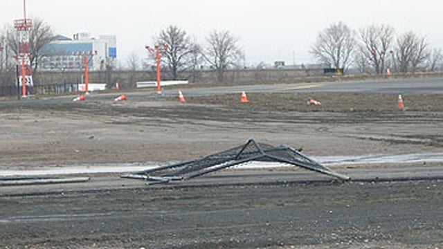airport-gate-denardo_story.jpg 