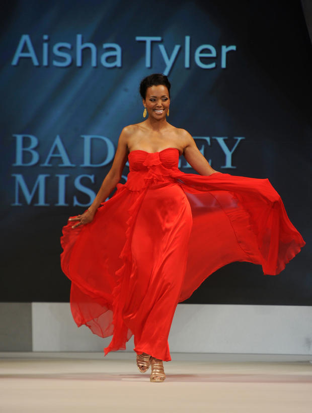 frazer-harrison-actress-aisha-tyler-walks-on-the-runway-wearing-a-badgley.jpg 