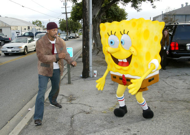 mel-bouzad-actor-will-smith-boxes-with-sponge-bob-square-pants.jpg 