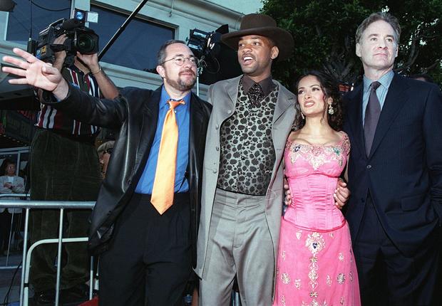 lucy-nicholson-us-directorproducer-barry-sonnenfeldl-us-actorsinger-will-smith2nd-l-mexican-actress-salma-hayek2nd-r-and-us-actor-kevin-kliner-arrive-at-the-premiere.jpg 