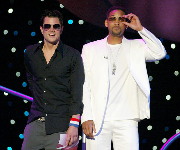 kevin-winter-johnny-knoxville-and-will-smith-at-the-2002-mtv-movie.jpg 
