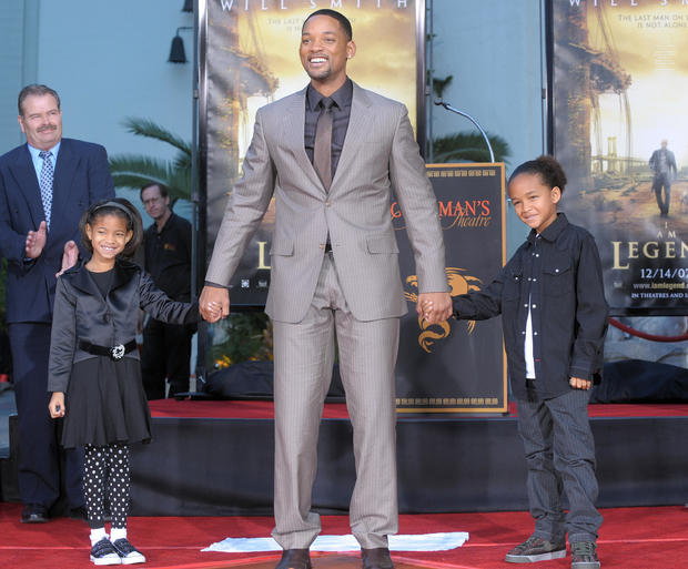 gabriel-bouysus-movie-star-will-smith-poses-with-his-daughter-willow-and-his-son-jaden-r-during.jpg 