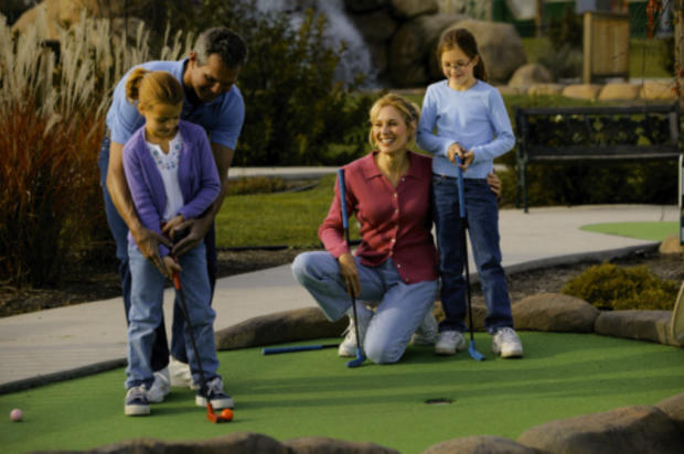 miniature golf young family 
