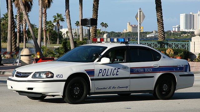 Daytona_Beach_police_cruise.jpg 