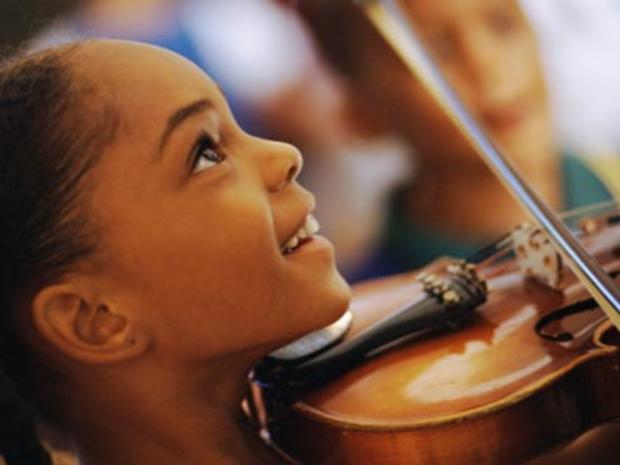 Girl playing violin 