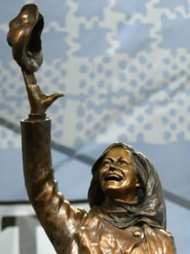 Mary Tyler Moore Statue 
