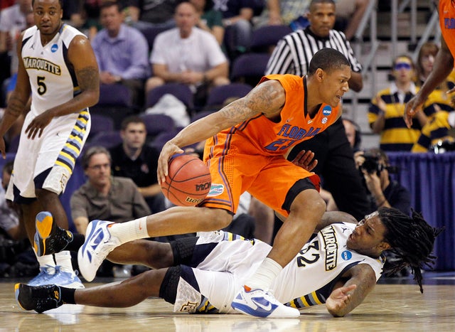 Bradley Beal  moves past Jae Crowder 