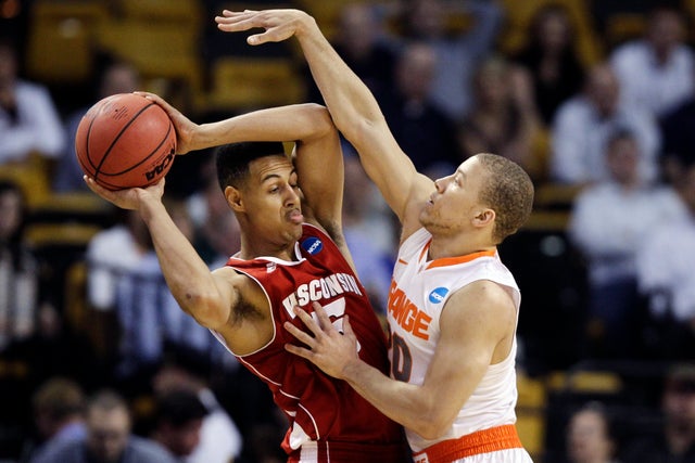 Brandon Triche pressures Ryan Evans 