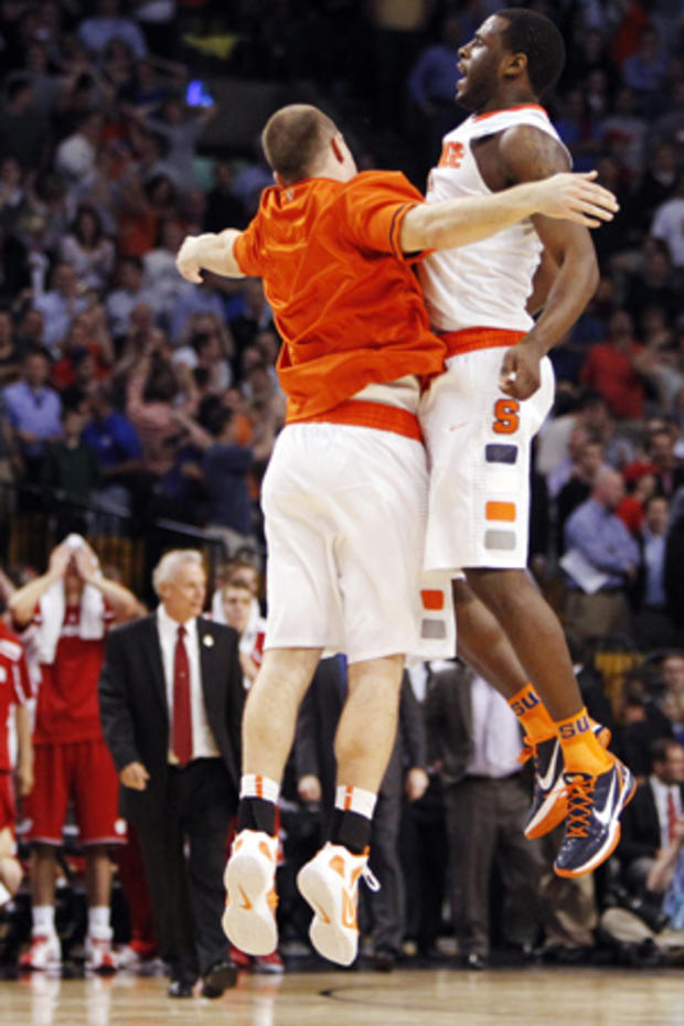 Syracuse Dion Waiters, right, celebrates with Nick Resavy  
