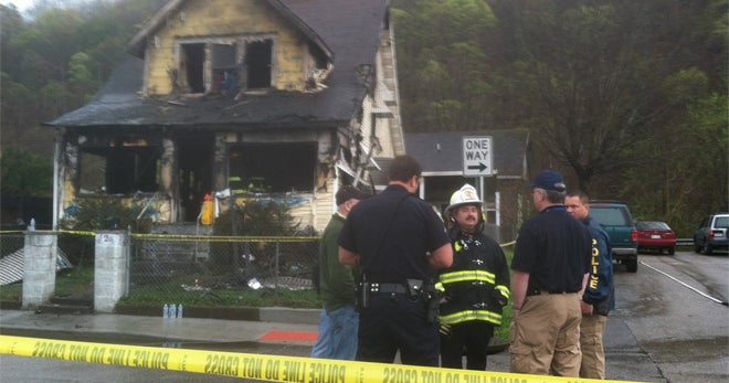 6 kids dead in slumber party house fire - CBS News