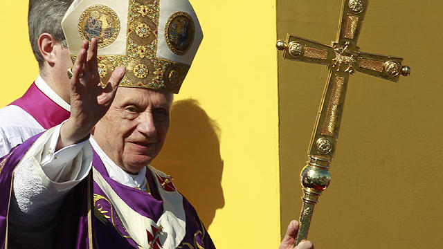 Pope Benedict XVI waves to faithful as arrives to lead a Mass at Revolution Square in Havana, Cuba, March 28, 2012.   