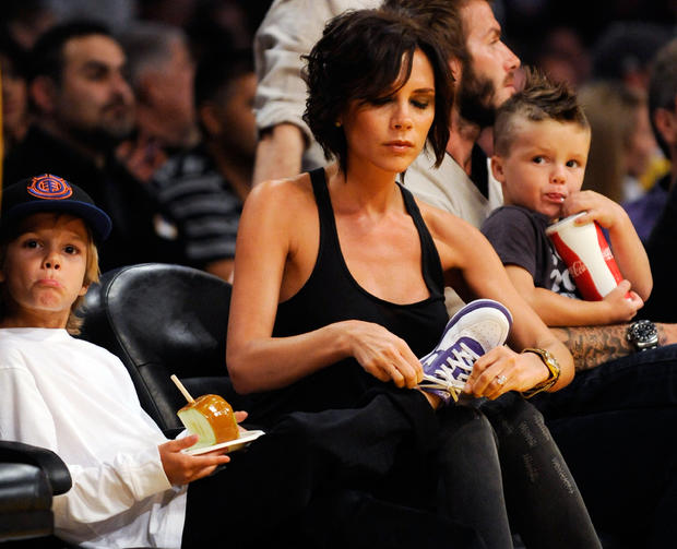 kevork-djansezian-victoria-beckham-ties-the-shoe-laces-of-her-son-romeo-as-they-follow.jpg 
