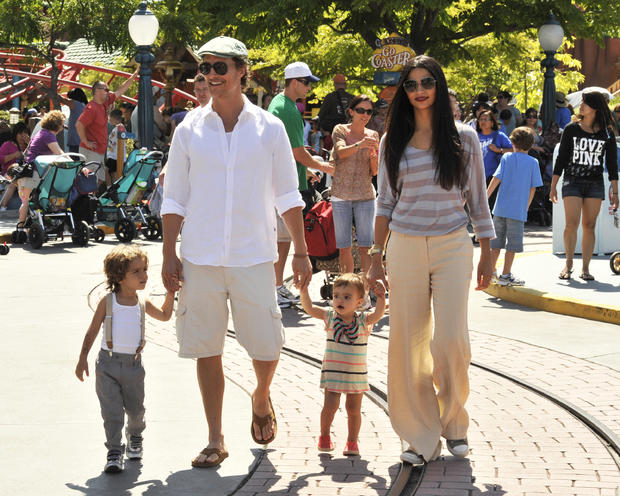 handout-matthew-mcconaughey-and-camila-alves-stroll-through-mickeys-toontown-with-their-children-son-levi-2-and-daughter-vida-1.jpg 