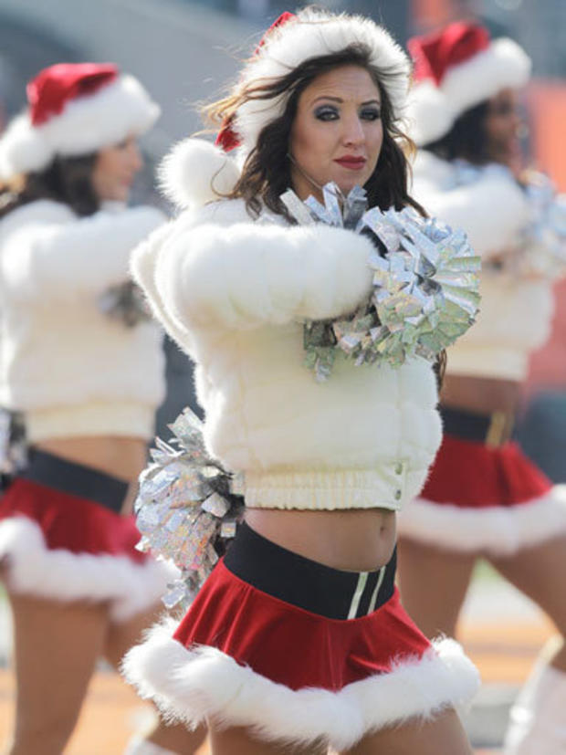 Bengals-Cheerleader-Sarah-Jones-05-Pic.jpg 