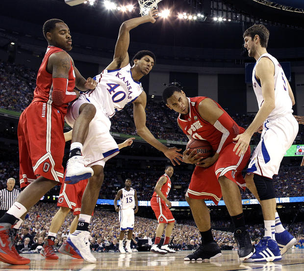 Jared Sullinger and Kevin Young battle 