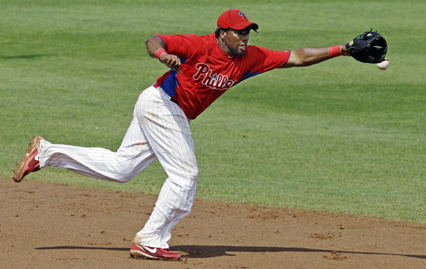 Phillies second baseman Hector Luna stretches to reach ball 