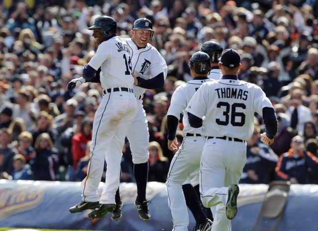 Tigers rush to congratulate Austin Jackson 