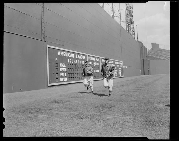 ted-williams-and-john-pohlmeyer-jogging-past-the-green-monster.jpg 
