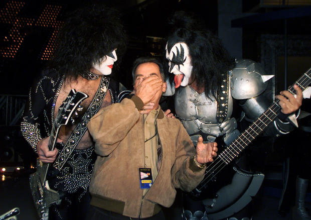kevin-winter-kiss-paul-stanley-and-gene-simmons-with-dick-clark.jpg 