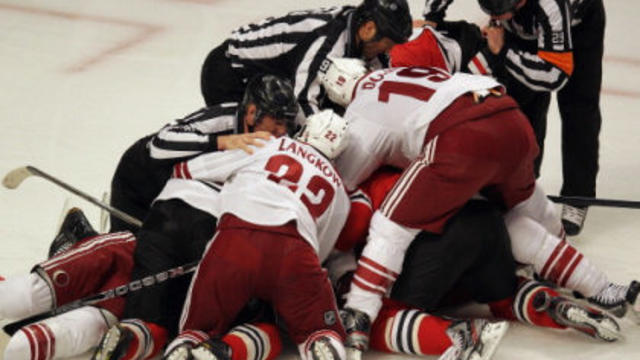 hockey-fight.jpg 