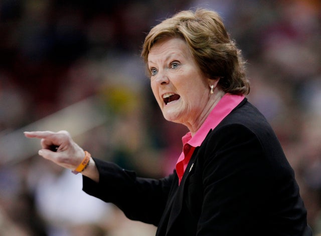Pat Summitt directs her players  