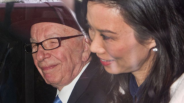 News Corp. chairman Rupert Murdoch and his wife Wendi Deng leave the High Court in London after giving evidence to the Leveson inquiry, April 26, 2012. 