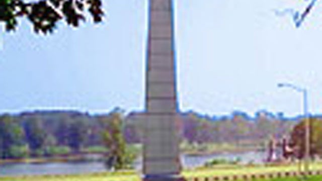 2gadsden-landmark.jpg 