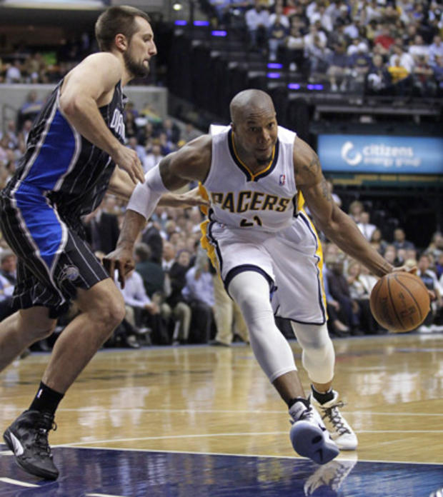 David West drives on Ryan Anderson 